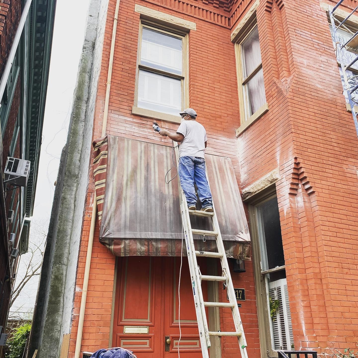 Tuckpointing on brick building facade